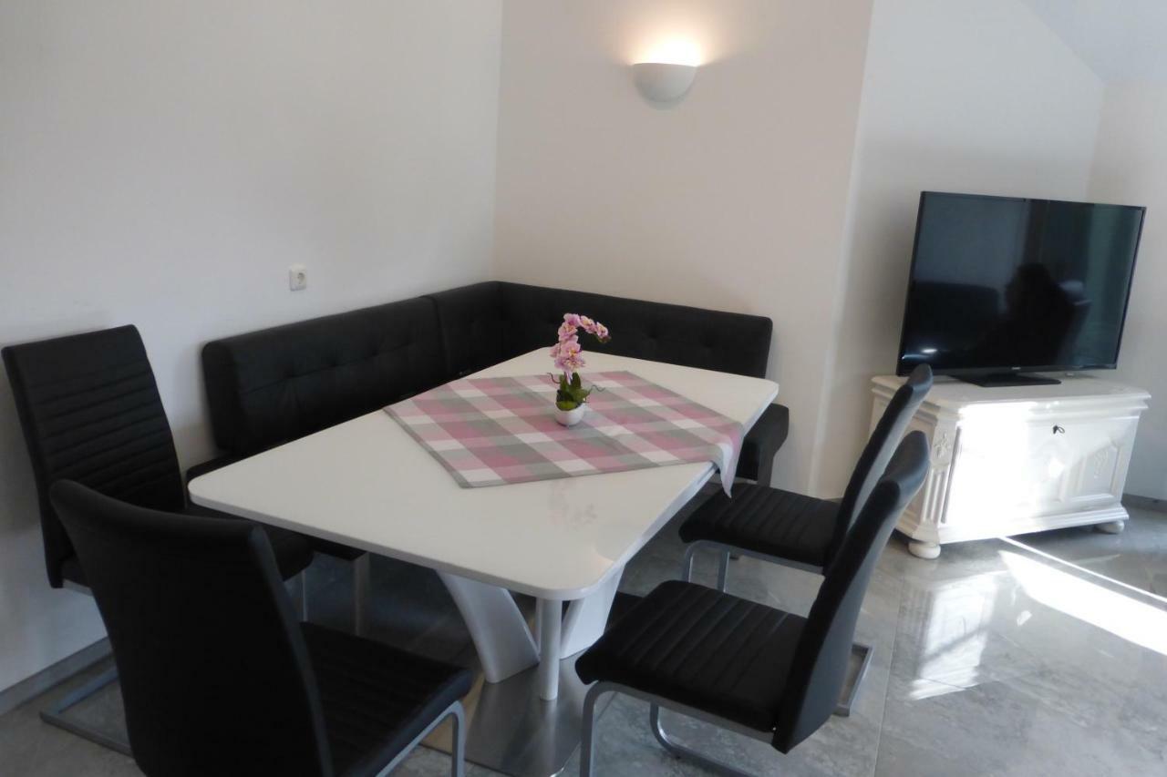 Ferienwohnung Am Groelisbach Roetgen Exterior foto